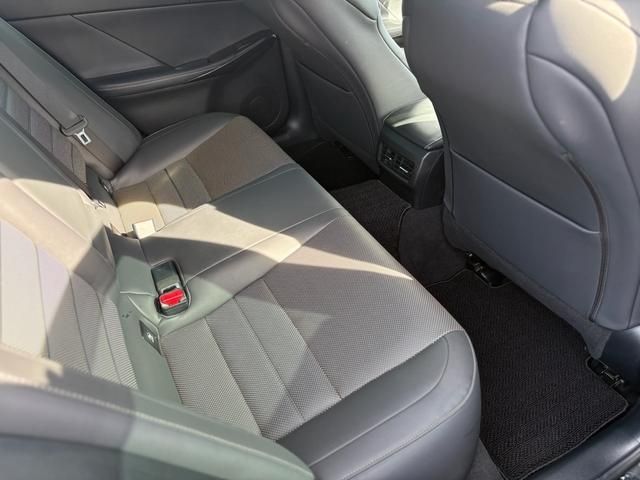 TOYOTA LEXUS IS300H 2023 Image 31