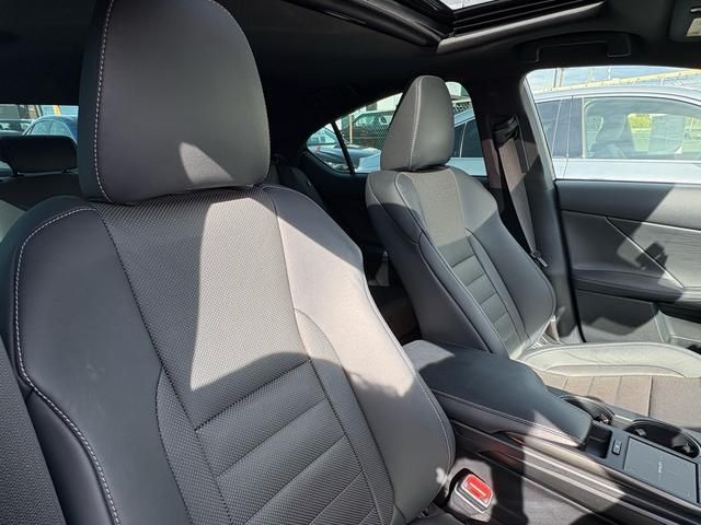 TOYOTA LEXUS IS300H 2023 Image 31