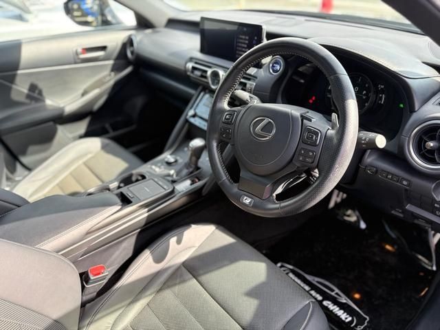 TOYOTA LEXUS IS300H 2023 Image 31