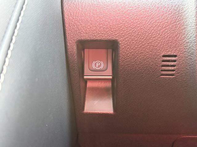 TOYOTA LEXUS IS300H 2023 Image 31