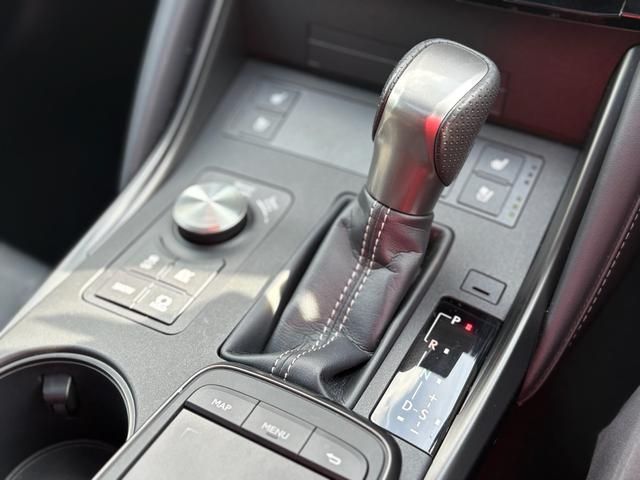 TOYOTA LEXUS IS300H 2023 Image 31