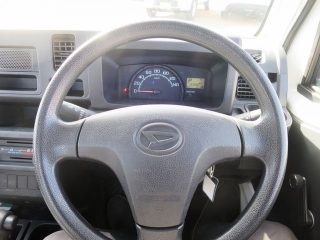 DAIHATSU HIJET TRUCK 4WD 2019 Image 31