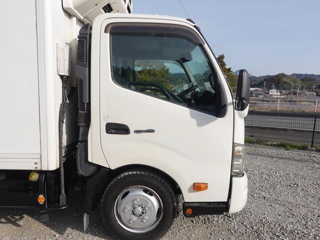 HINO DUTRO 2011 Image 31