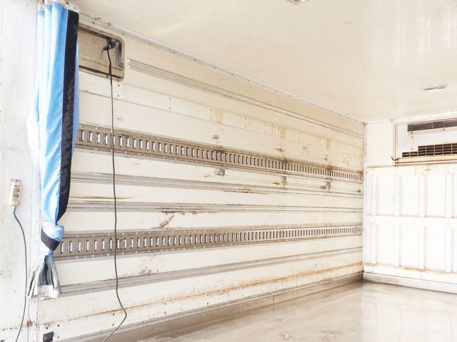 HINO DUTRO 2011 Image 31