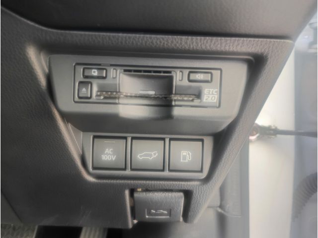 TOYOTA PRIUS PHV 2023 Image 31