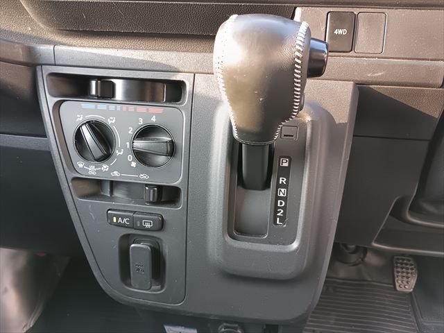 DAIHATSU HIJET CARGO 4WD 2020 Image 31