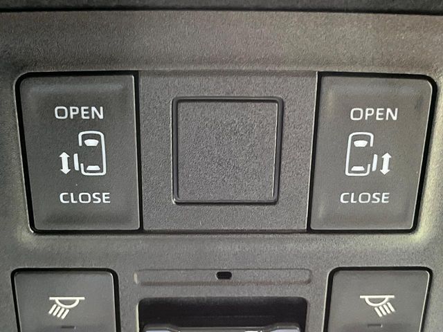 TOYOTA VOXY HYBRID 2023 Image 31