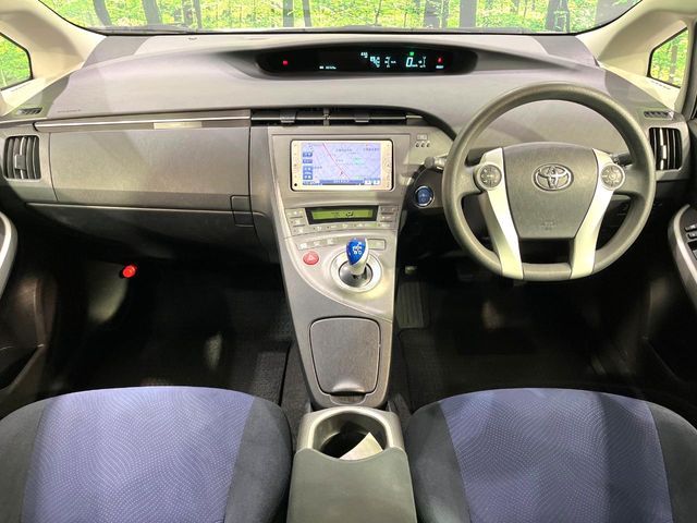 TOYOTA PRIUS 2012 Image 31
