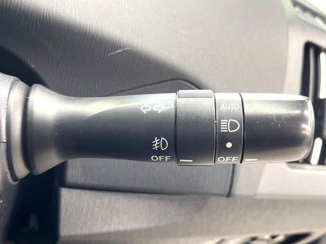 TOYOTA PRIUS 2012 Image 31