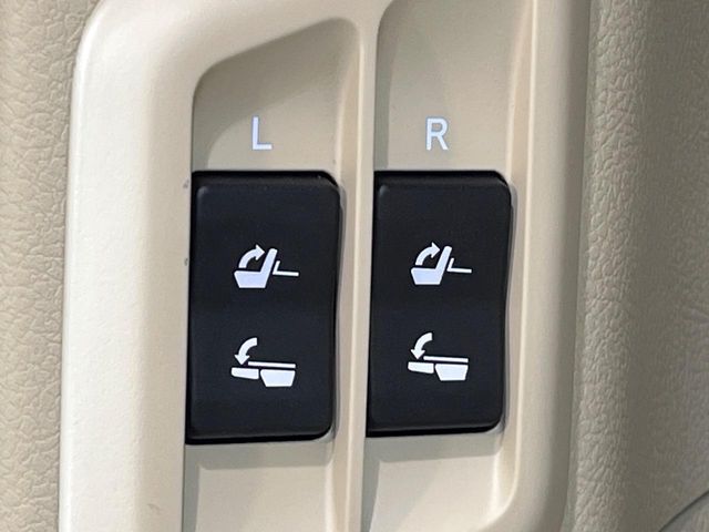 TOYOTA LANDCRUISER PRADO 2023 Image 31