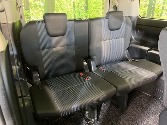 TOYOTA VOXY 2017 Image 31