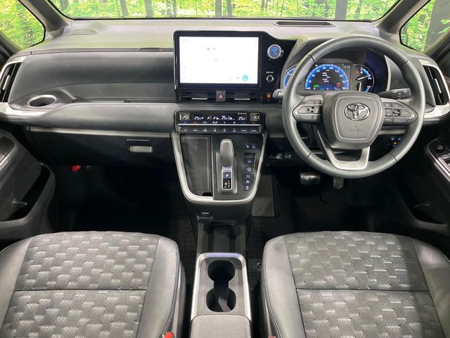 TOYOTA VOXY HYBRID 4WD 2023 Image 31