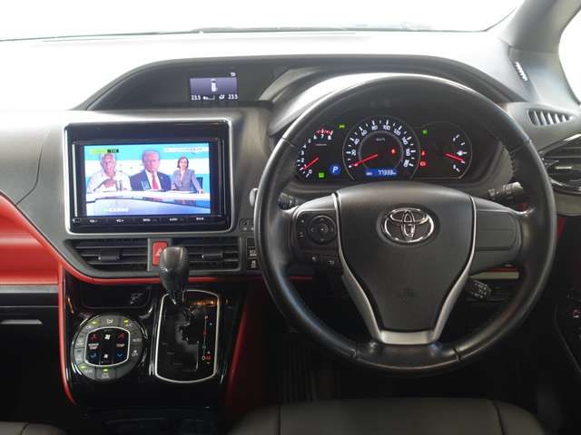 TOYOTA VOXY 2017 Image 31