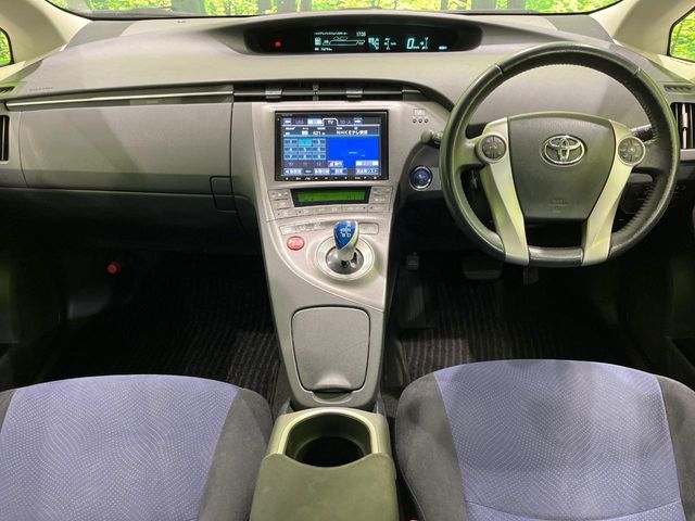 TOYOTA PRIUS 2013 Image 31
