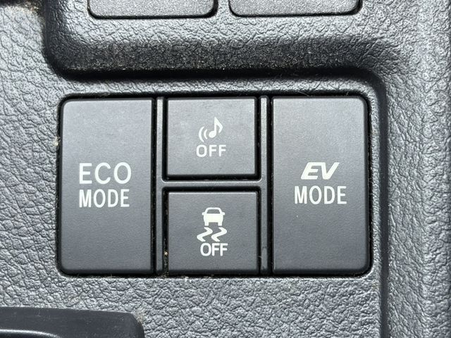 TOYOTA COROLLA FIELDER HYBR 2015 Image 31