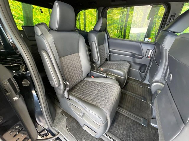 TOYOTA VOXY HYBRID 2023 Image 31