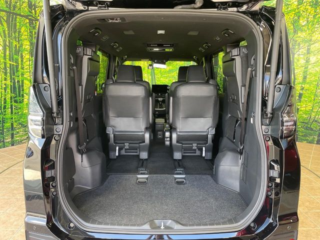 TOYOTA VOXY HYBRID 2023 Image 31