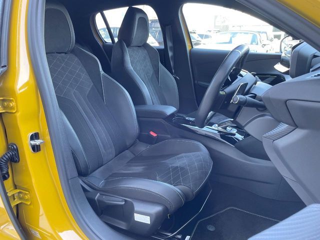 PEUGEOT 208 2022 Image 31