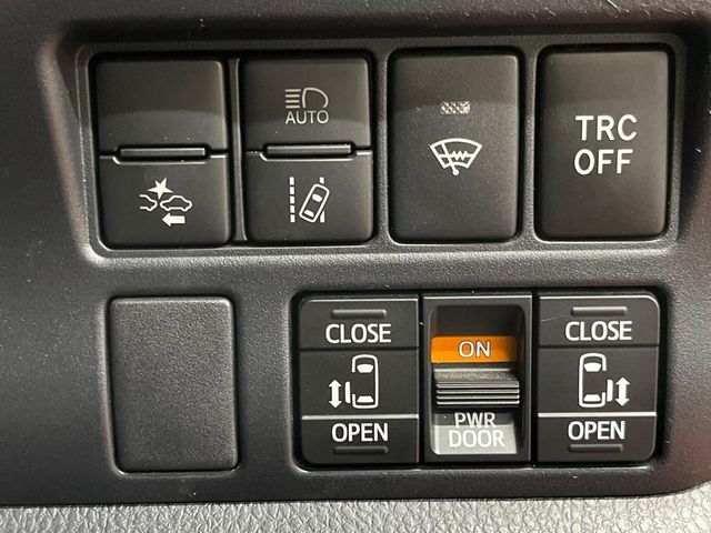 TOYOTA VOXY HYBRID 2019 Image 31