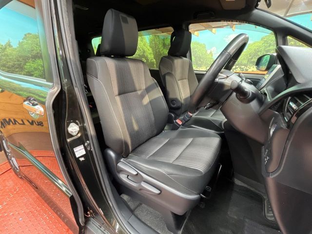 TOYOTA VOXY HYBRID 2019 Image 31