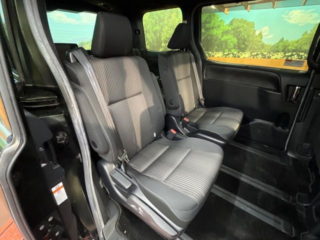 TOYOTA VOXY HYBRID 2019 Image 31