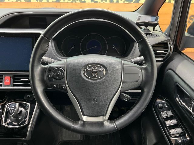 TOYOTA VOXY HYBRID 2019 Image 31