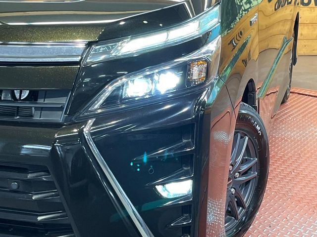 TOYOTA VOXY HYBRID 2019 Image 31