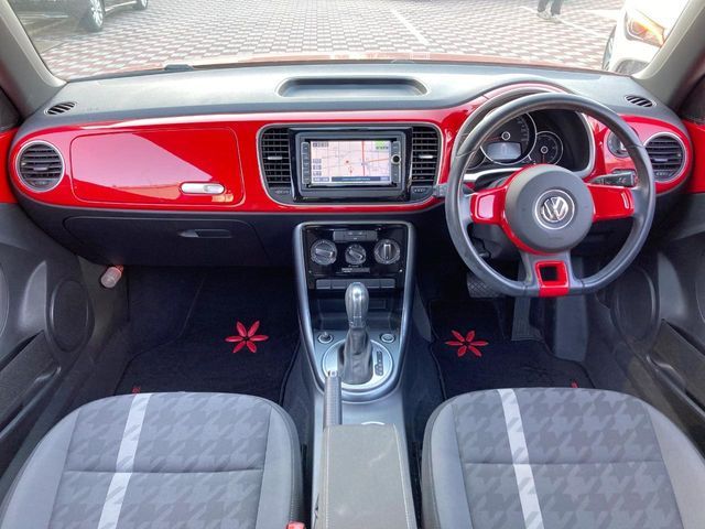 VOLKSWAGEN THE BEETL 2017 Image 31