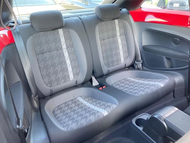 VOLKSWAGEN THE BEETL 2017 Image 31