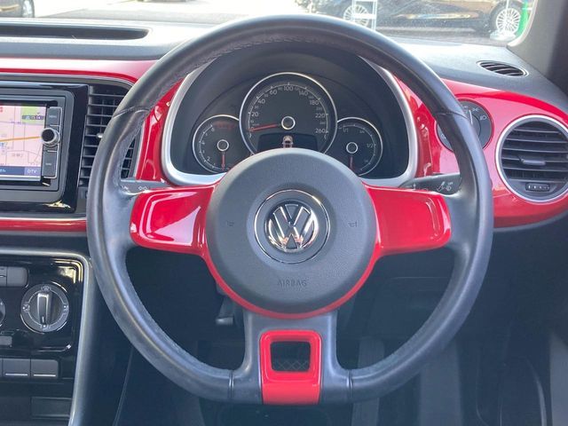VOLKSWAGEN THE BEETL 2017 Image 31