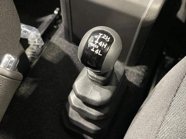 SUZUKI JIMNY NOMADE 2025 Image 31