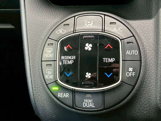 TOYOTA VOXY 2016 Image 31