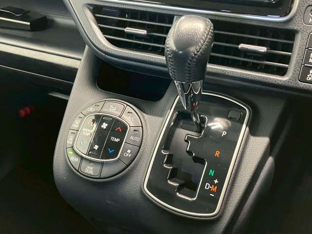 TOYOTA VOXY 2016 Image 31