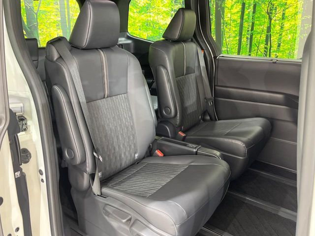 TOYOTA NOAH 2023 Image 31