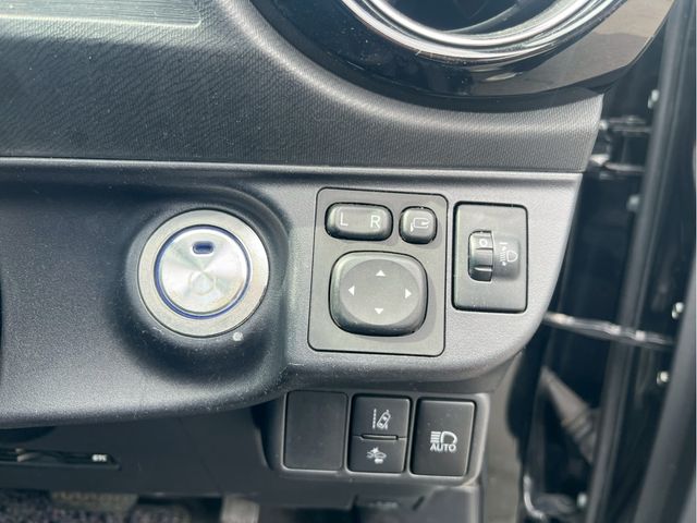 TOYOTA AQUA 2016 Image 31