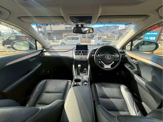 TOYOTA LEXUS NX300H 2015 Image 31