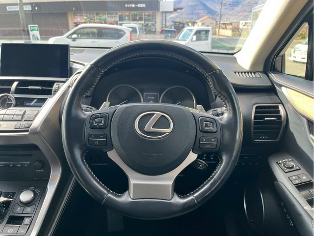 TOYOTA LEXUS NX300H 2015 Image 31