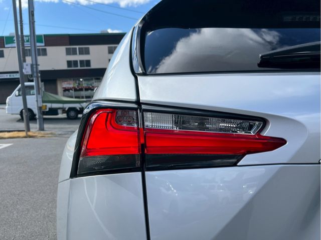 TOYOTA LEXUS NX300H 2015 Image 31