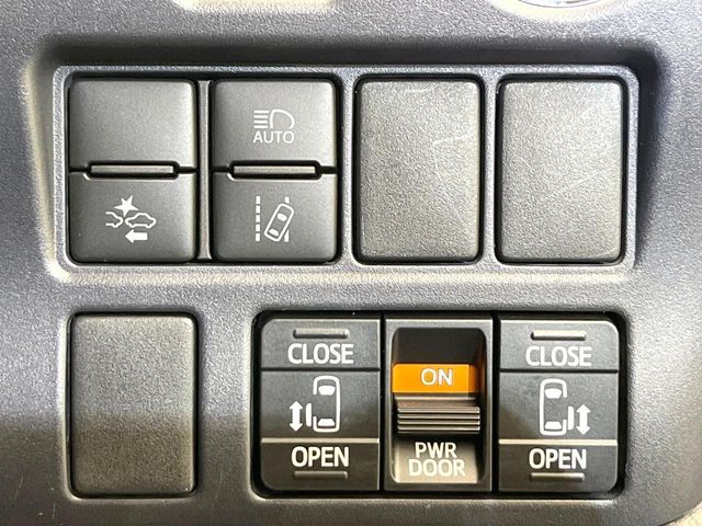 TOYOTA VOXY 2016 Image 31