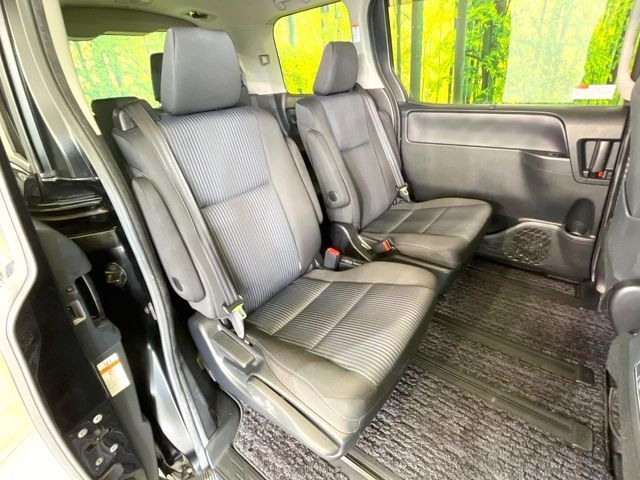 TOYOTA VOXY 2016 Image 31