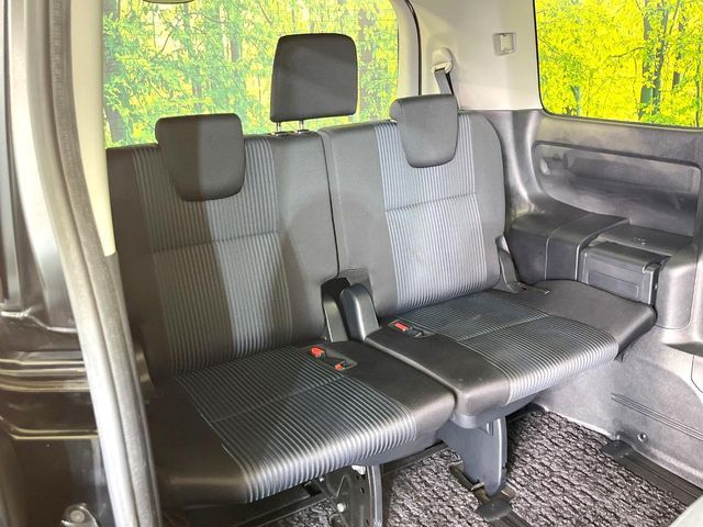 TOYOTA VOXY 2016 Image 31