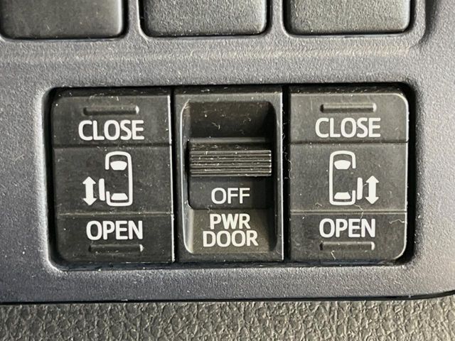 TOYOTA VOXY 2014 Image 31