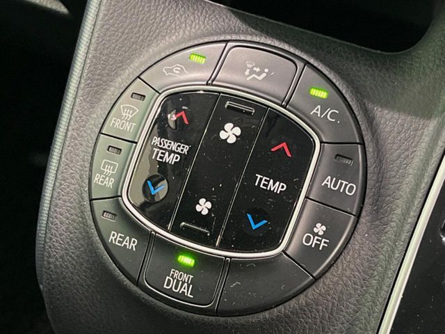 TOYOTA VOXY 2014 Image 31