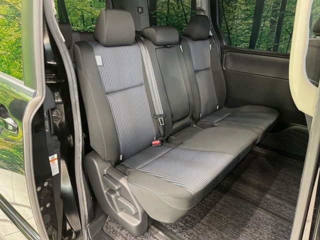 TOYOTA VOXY 2014 Image 31