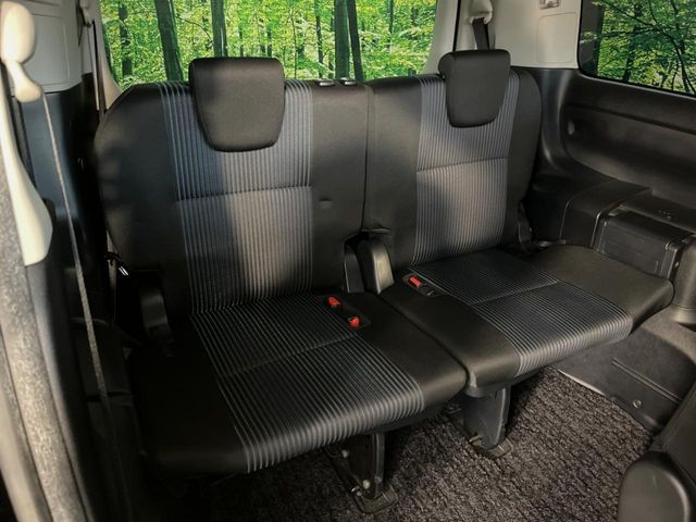 TOYOTA VOXY 2014 Image 31