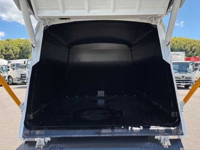 MITSUBISHI CANTER 2024 Image 31