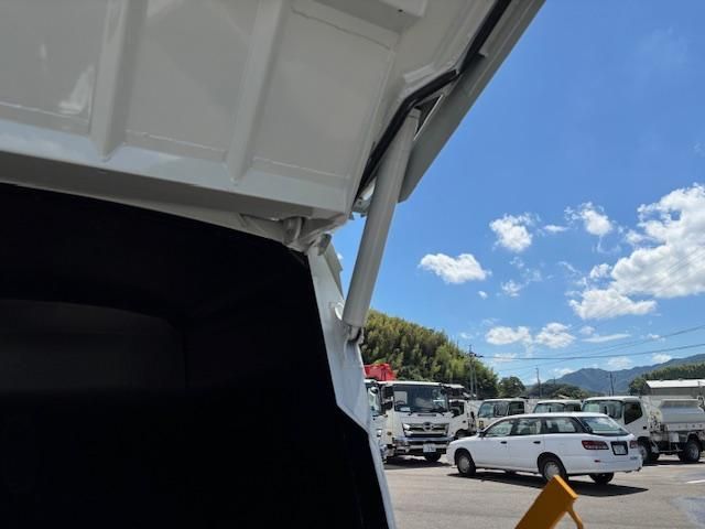 MITSUBISHI CANTER 2024 Image 31