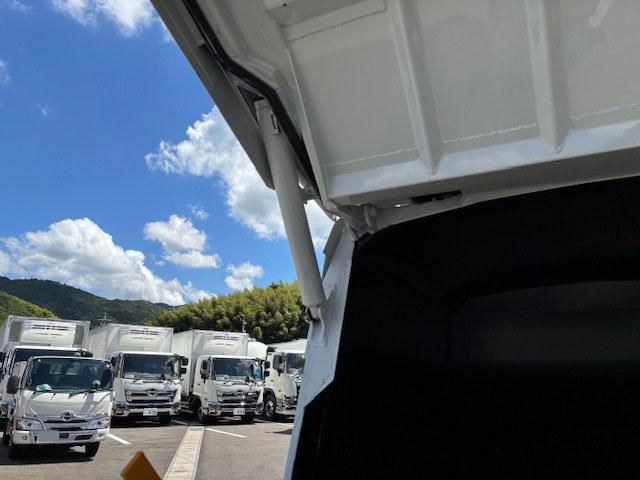 MITSUBISHI CANTER 2024 Image 31