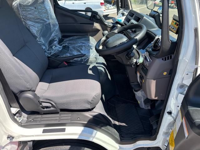 MITSUBISHI CANTER 2024 Image 31