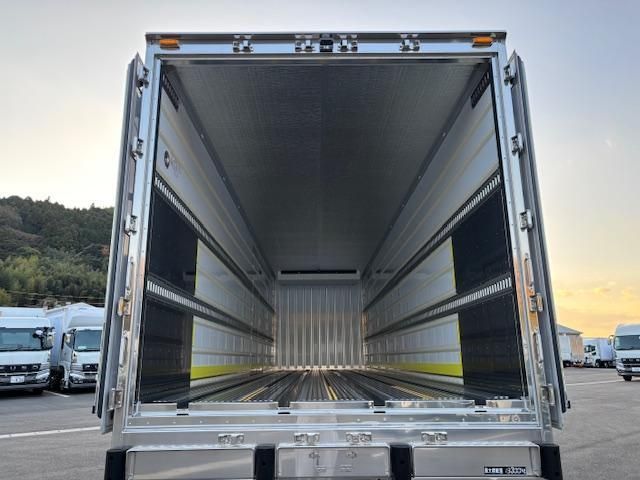 MITSUBISHI FUSOU SUPER GREAT 2025 Image 31